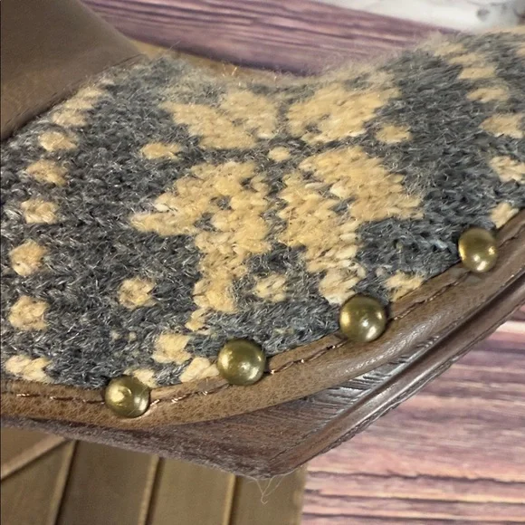 Muk Luks Gray and Brown Knit Heeled Clogs Nordic Print faux fur lined - Picture 8 of 11